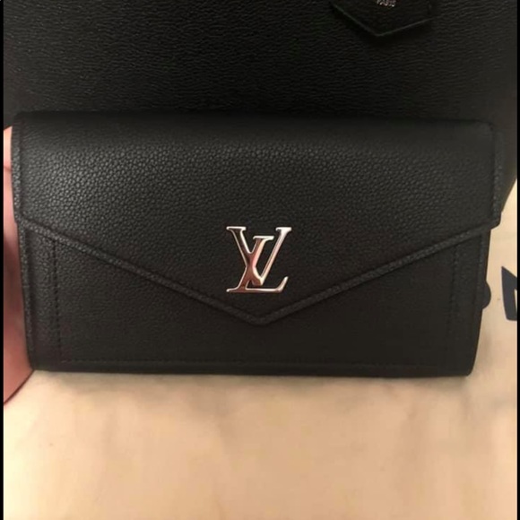 🖤✨Gorgeous Louis Vuitton Lockme Tote & Wallet✨🖤 - Picture 12 of 13